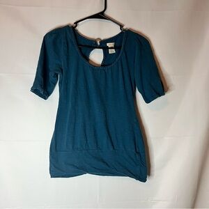 Maurice’s turquoise short sleeve blouse keyhole back
